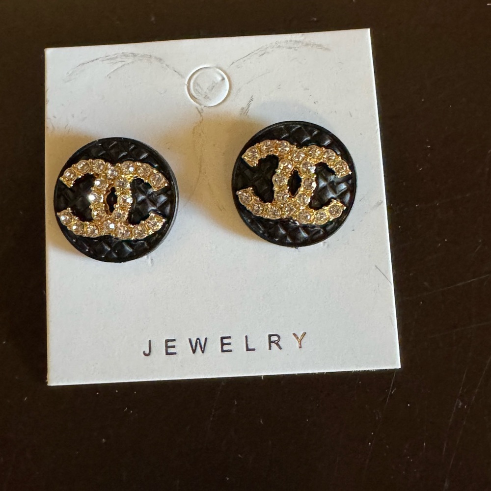 Fashion Black and Gold Earrings - Picture 2 of 4